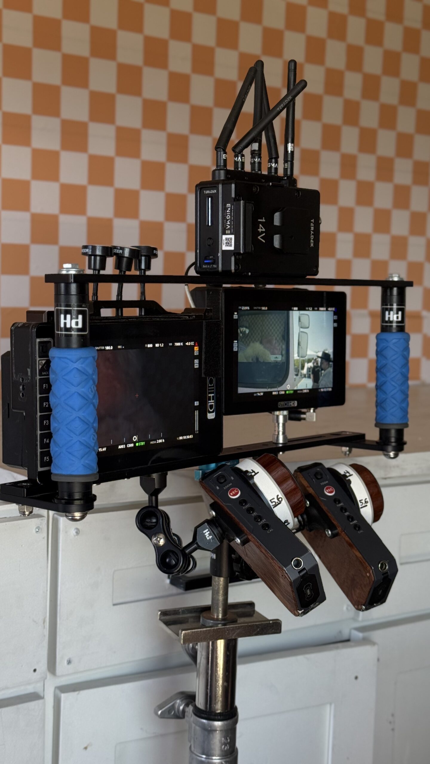 Ultralight multi monitor tray